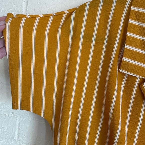 ๐ฅ3/20 REVAMPED Crop Tie-Front Top (M) - Picture 2 of 10